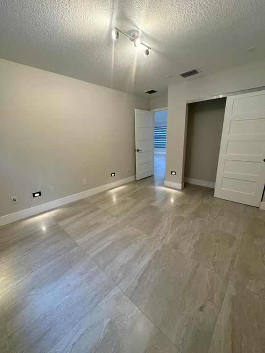 Active With Contract: $3,500 (3 beds, 2 baths, 1466 Square Feet)