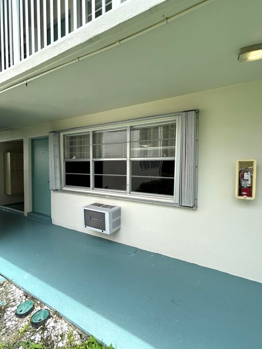 For Sale: $157,500 (1 beds, 1 baths, 587 Square Feet)