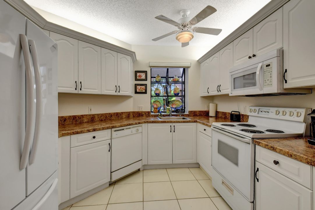 For Sale: $255,000 (3 beds, 2 baths, 1578 Square Feet)