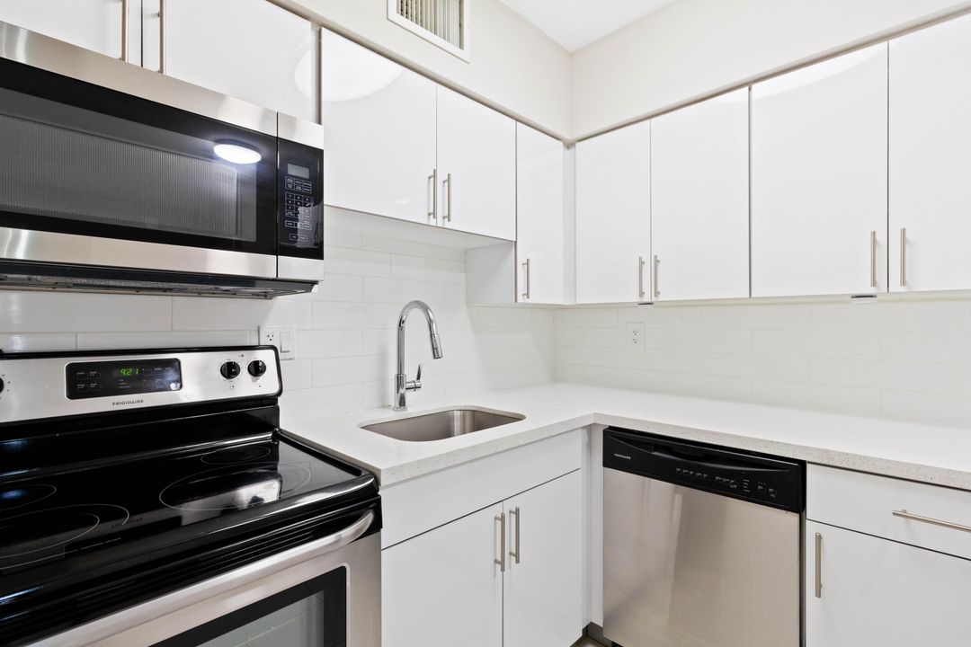 For Rent: $1,825 (1 beds, 1 baths, 950 Square Feet)