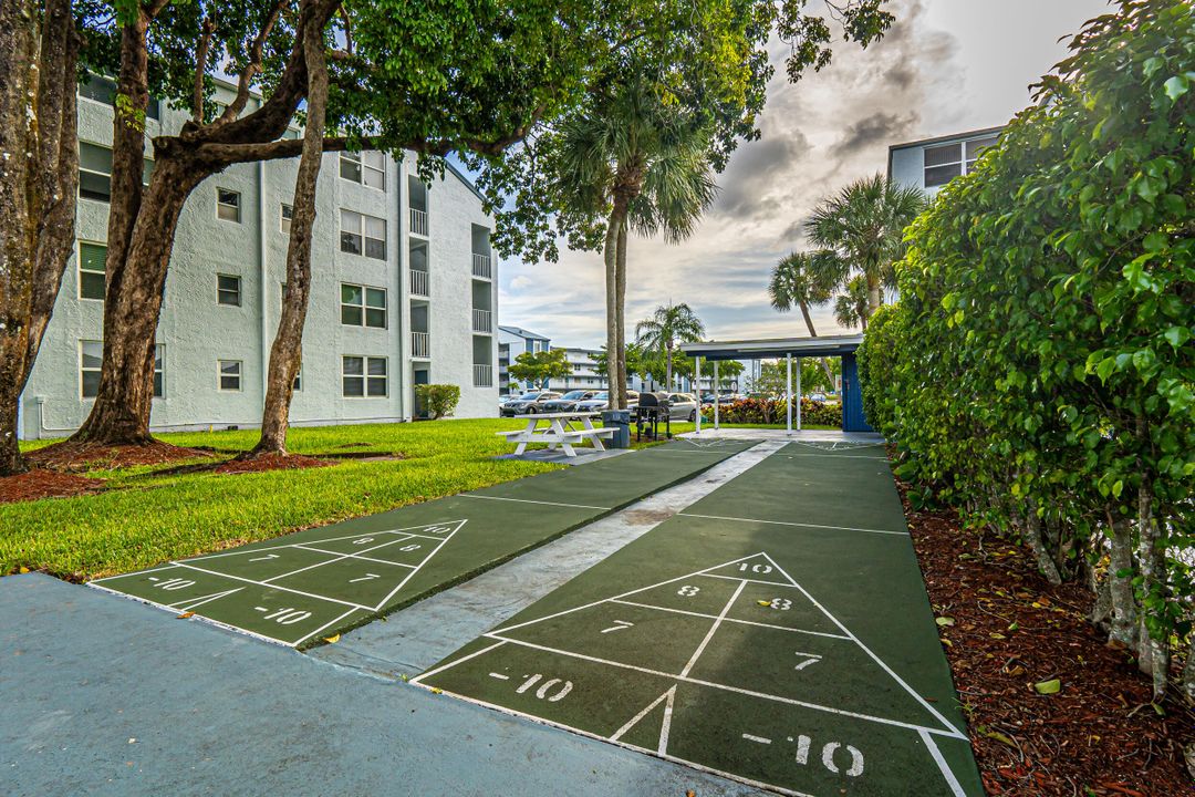 Active With Contract: $136,000 (2 beds, 2 baths, 1000 Square Feet)