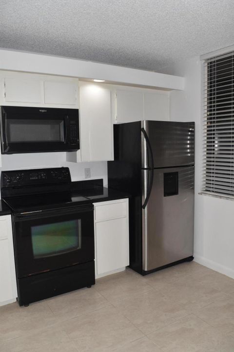 For Rent: $1,925 (2 beds, 2 baths, 1385 Square Feet)