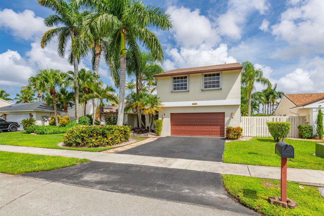 For Sale: $750,000 (4 beds, 2 baths, 2249 Square Feet)