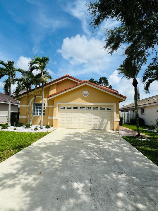 For Sale: $595,000 (4 beds, 2 baths, 1510 Square Feet)