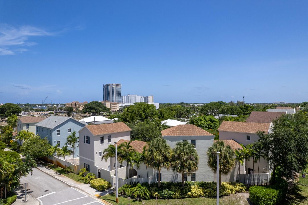 For Sale: $999,999 (3 beds, 3 baths, 1972 Square Feet)