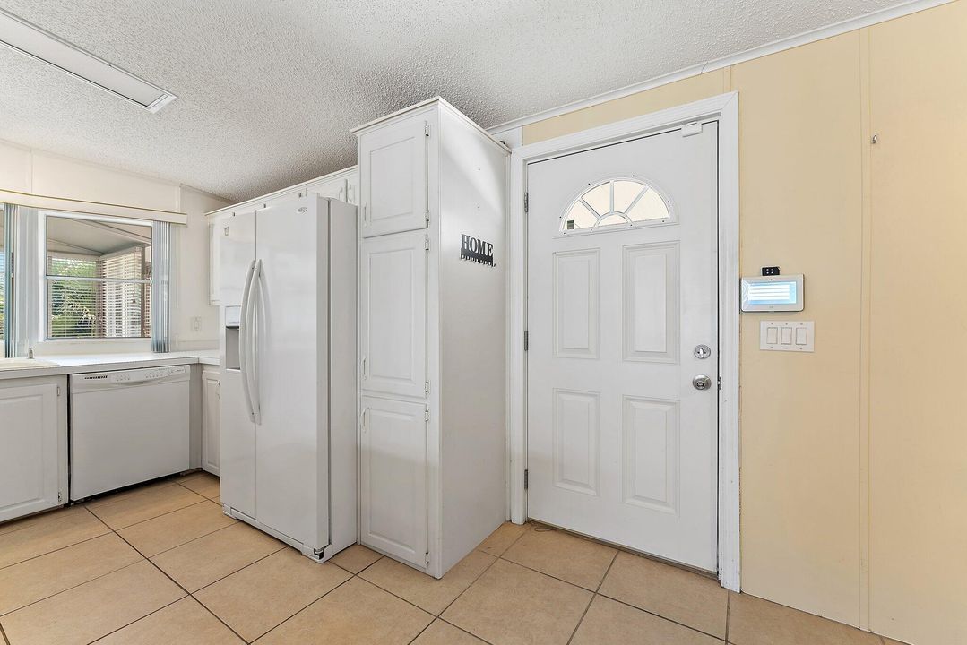 For Sale: $229,000 (2 beds, 2 baths, 1248 Square Feet)