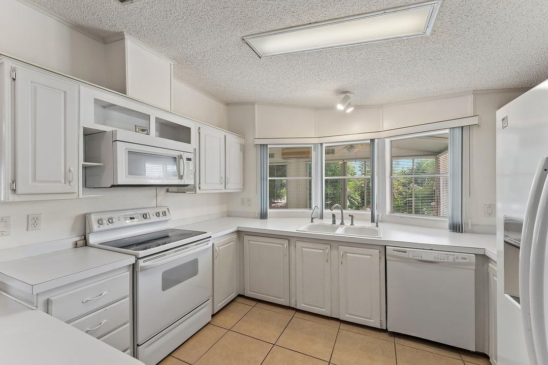 For Sale: $229,000 (2 beds, 2 baths, 1248 Square Feet)