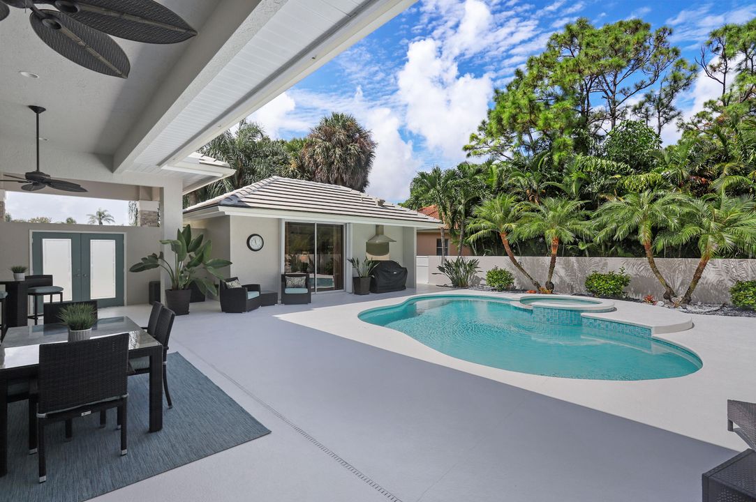 Active With Contract: $1,100,000 (3 beds, 3 baths, 2462 Square Feet)