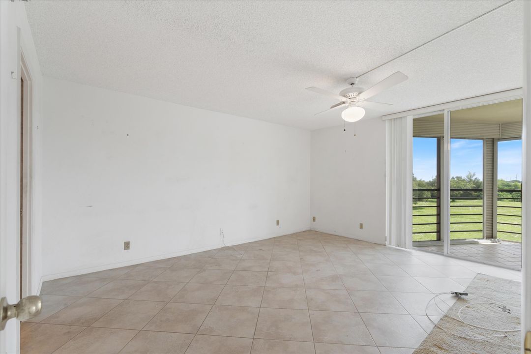 For Sale: $240,000 (2 beds, 2 baths, 1316 Square Feet)