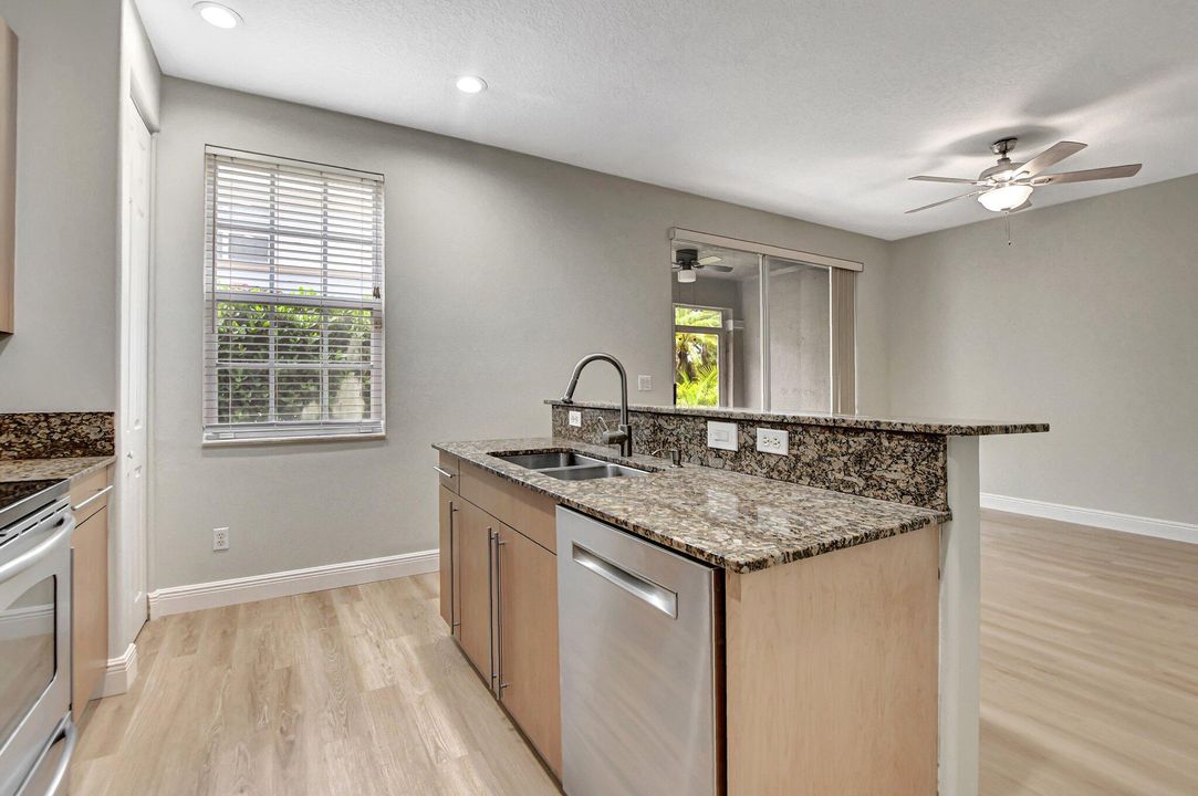 Active With Contract: $2,800 (3 beds, 2 baths, 1584 Square Feet)