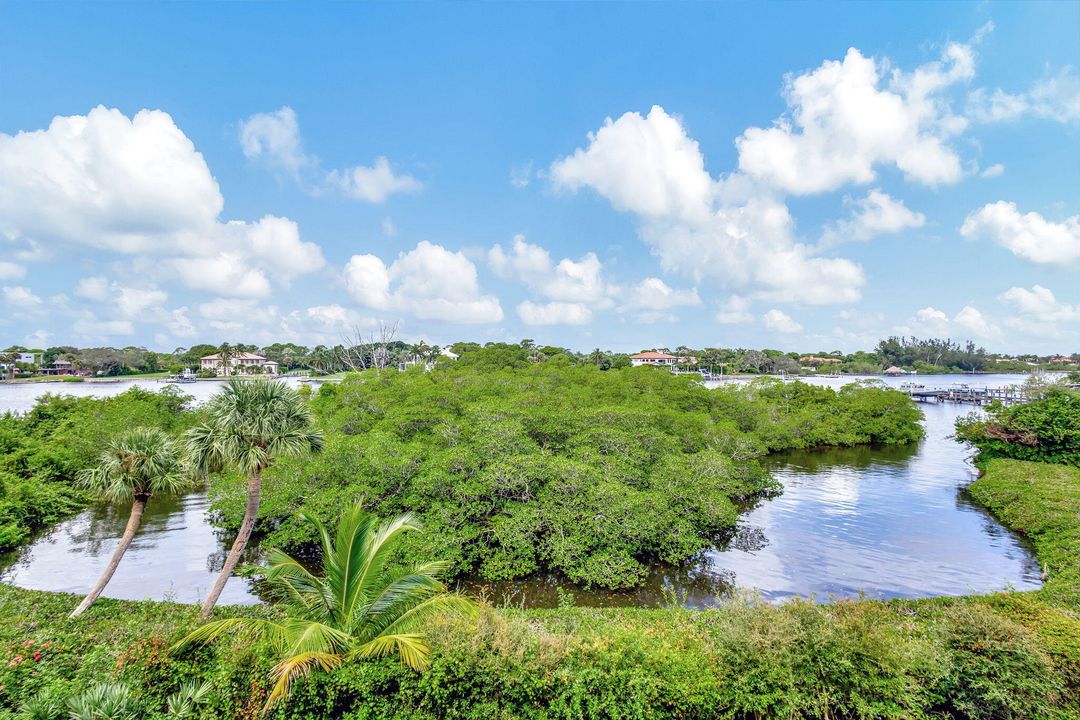 For Sale: $640,000 (2 beds, 2 baths, 1385 Square Feet)