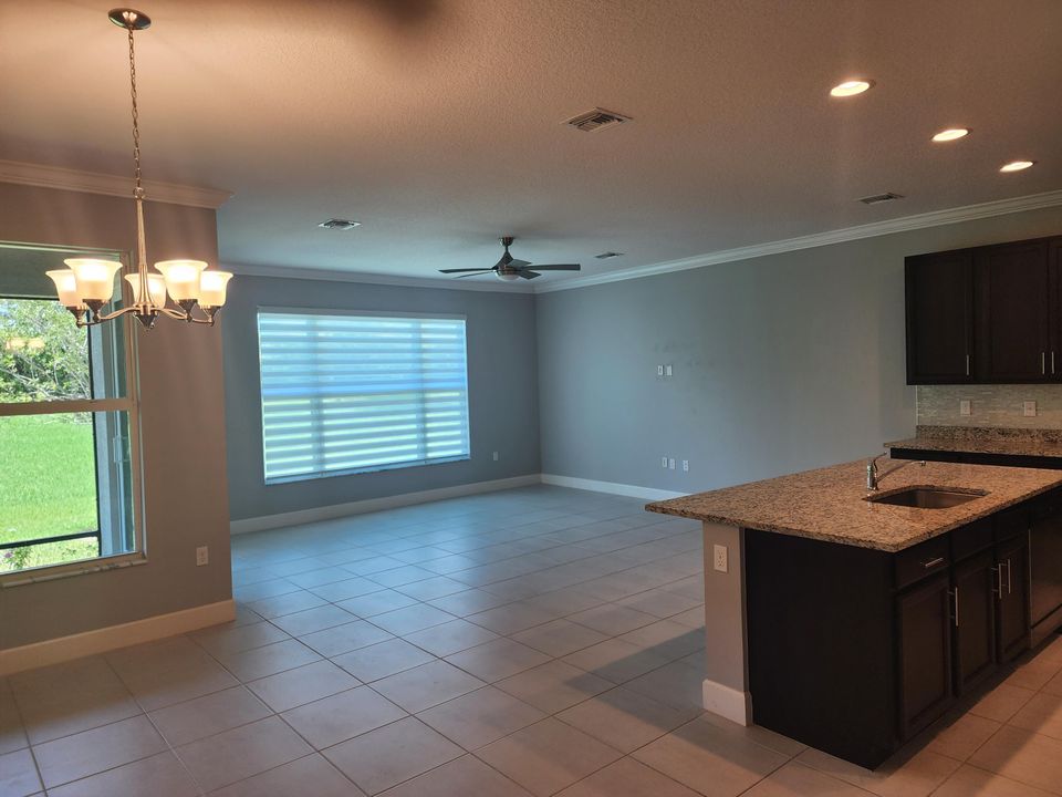 For Rent: $3,200 (2 beds, 2 baths, 1716 Square Feet)