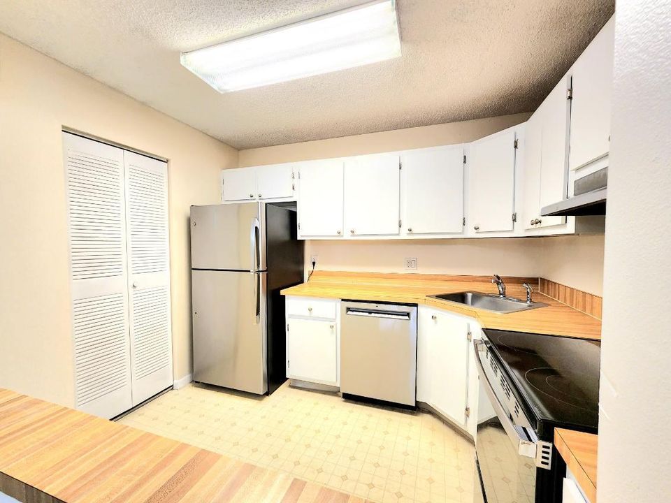 For Rent: $1,200 (1 beds, 1 baths, 639 Square Feet)