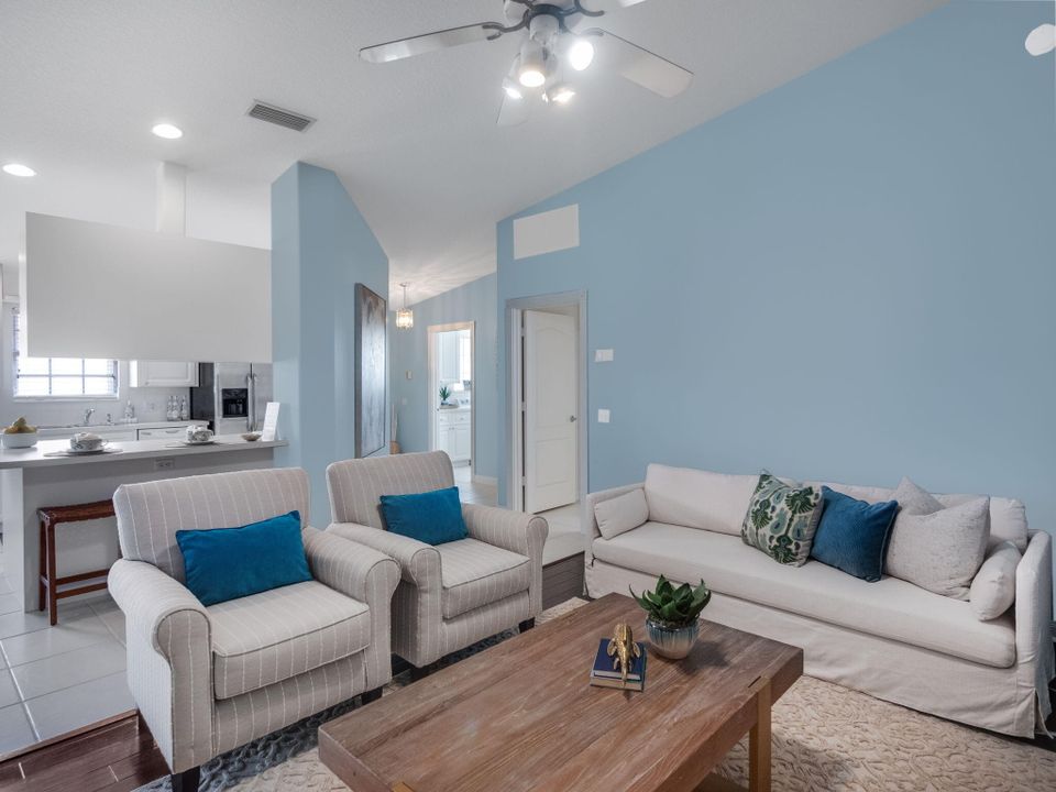 For Sale: $400,000 (2 beds, 2 baths, 1528 Square Feet)