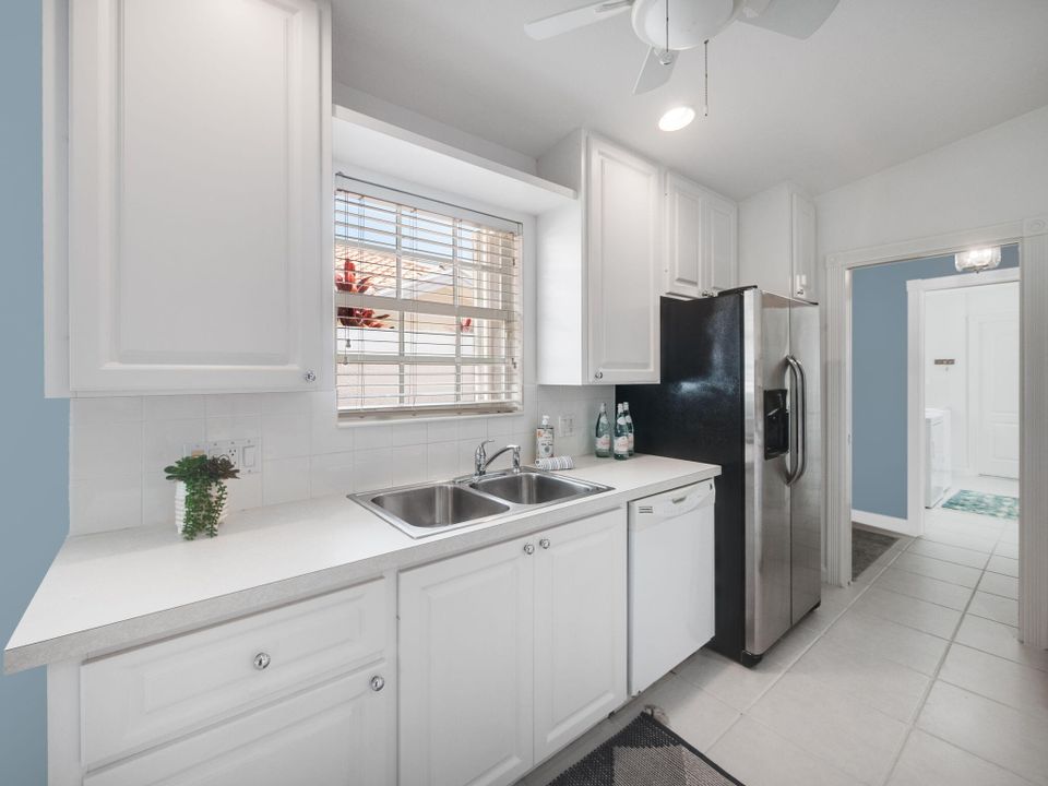 For Sale: $400,000 (2 beds, 2 baths, 1528 Square Feet)