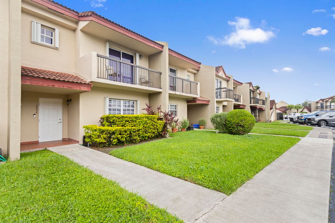 Active With Contract: $452,000 (3 beds, 2 baths, 1355 Square Feet)