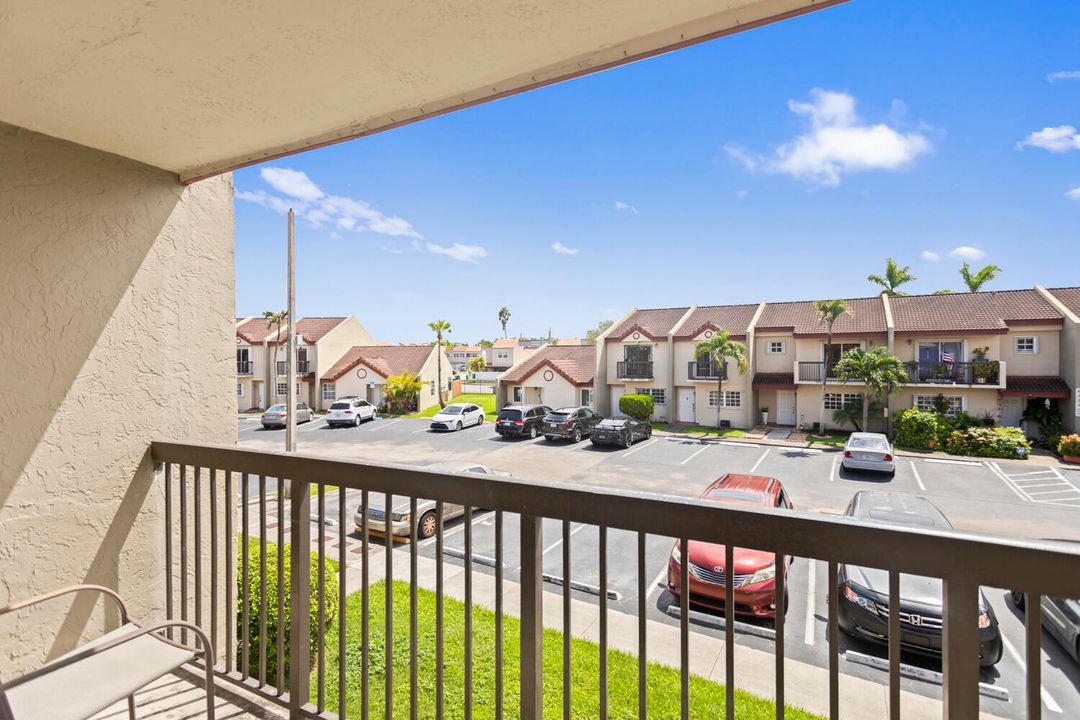 Active With Contract: $452,000 (3 beds, 2 baths, 1355 Square Feet)