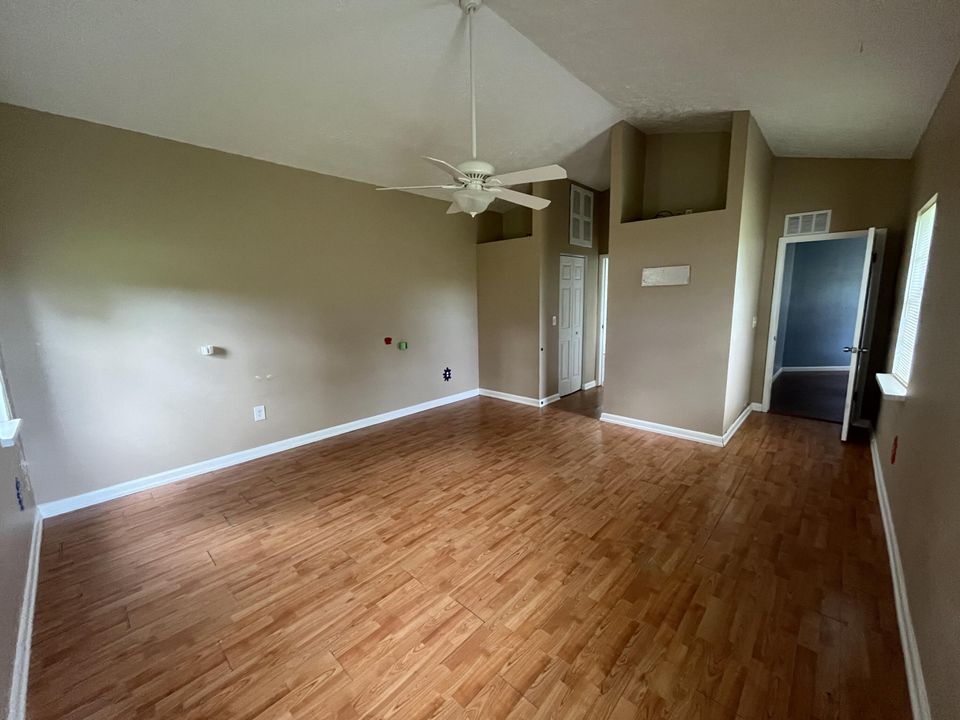 For Sale: $350,000 (3 beds, 2 baths, 1692 Square Feet)