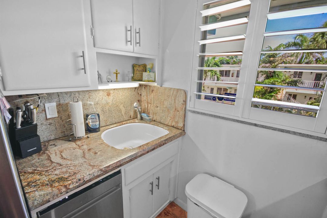 For Sale: $450,000 (1 beds, 1 baths, 620 Square Feet)