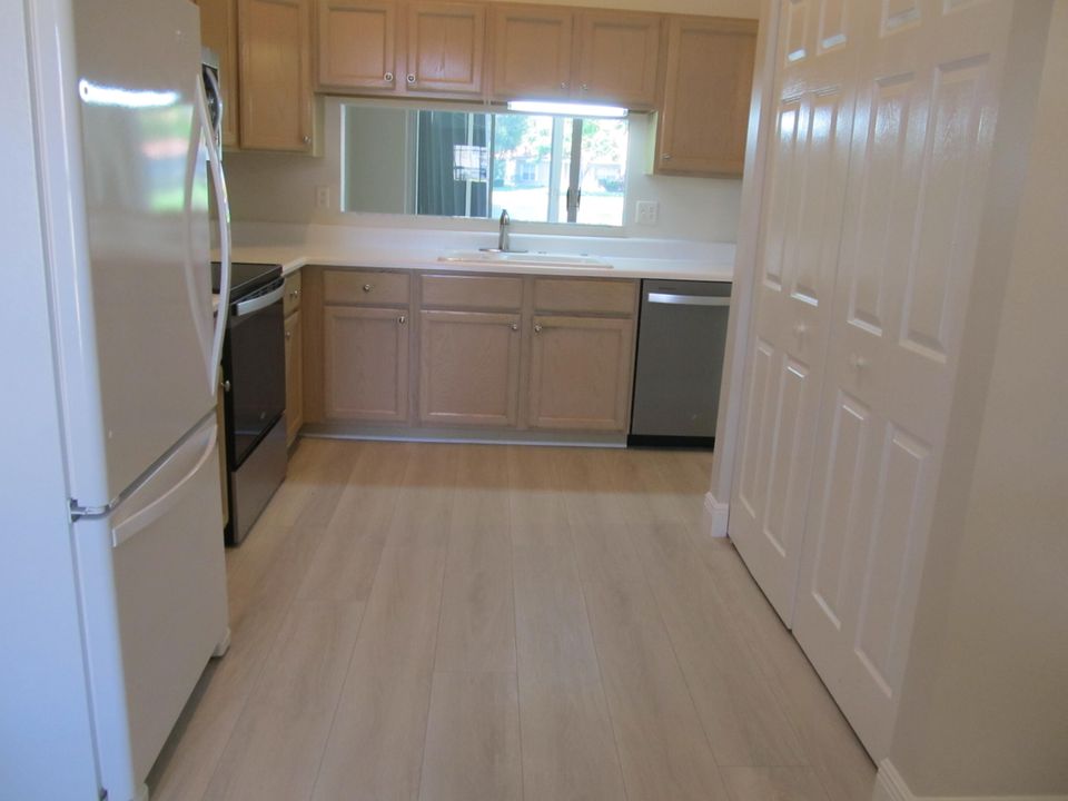 For Sale: $439,900 (2 beds, 2 baths, 1472 Square Feet)