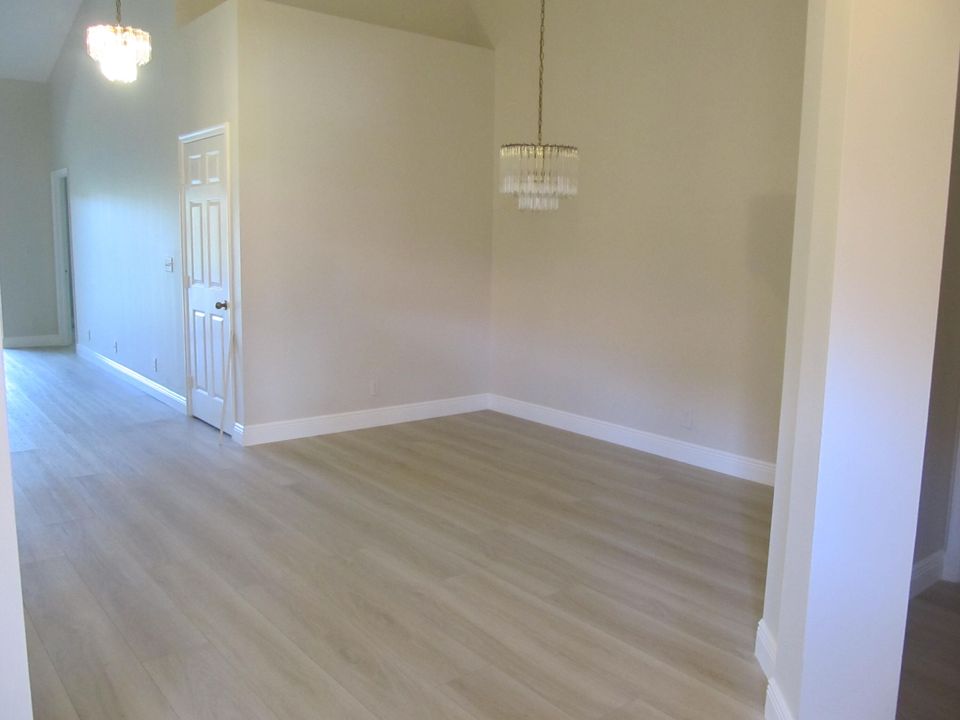 For Sale: $439,900 (2 beds, 2 baths, 1472 Square Feet)