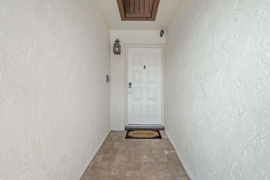 Active With Contract: $3,300 (2 beds, 2 baths, 1396 Square Feet)