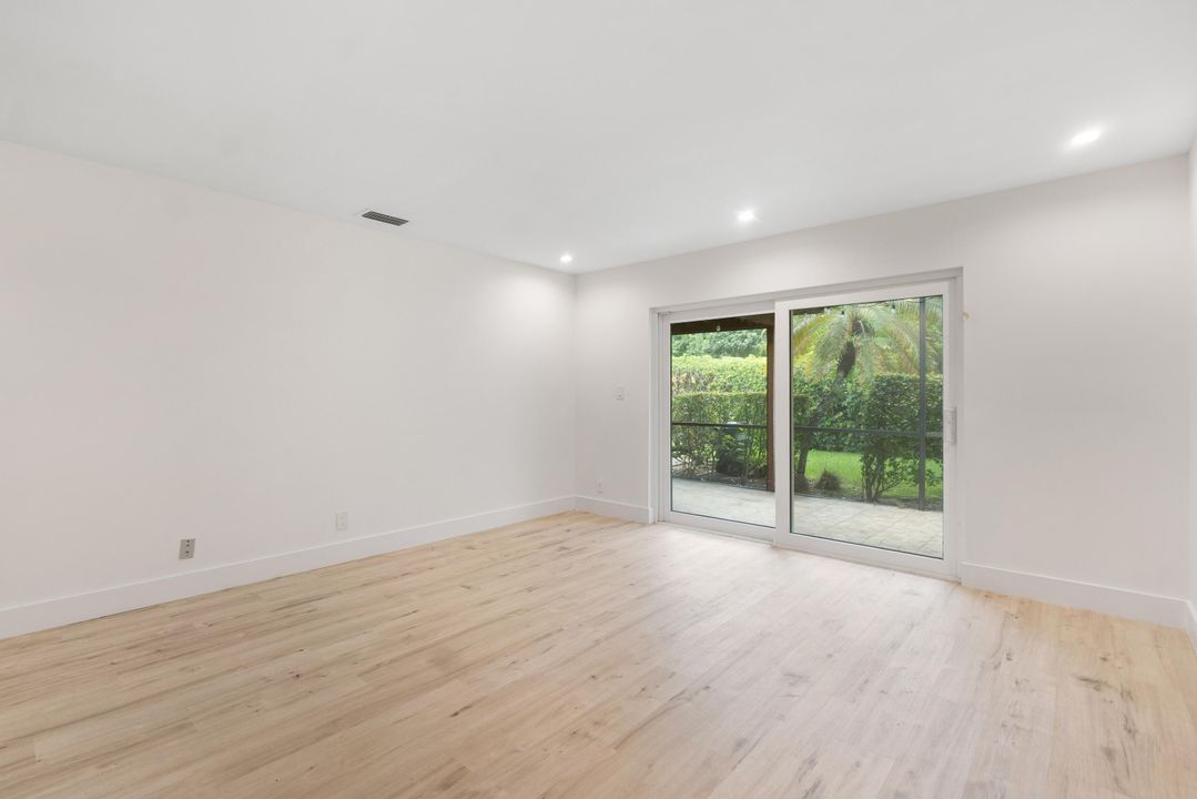 Active With Contract: $3,300 (2 beds, 2 baths, 1396 Square Feet)