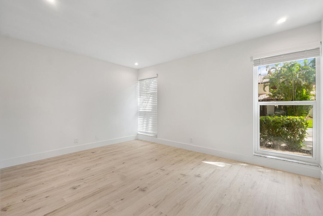 Active With Contract: $3,300 (2 beds, 2 baths, 1396 Square Feet)