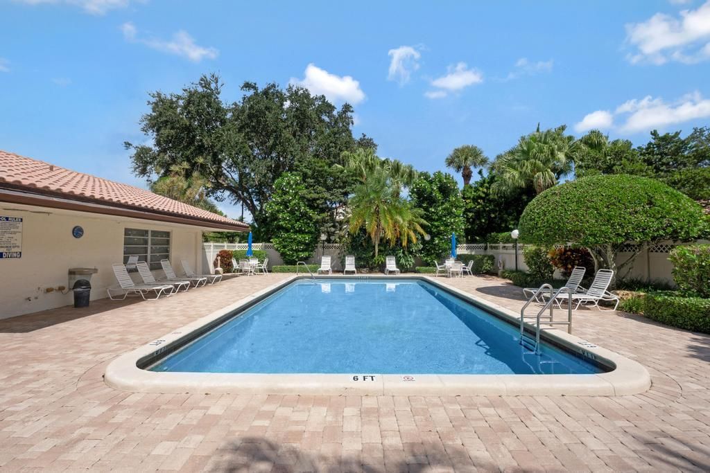 Active With Contract: $3,300 (2 beds, 2 baths, 1396 Square Feet)