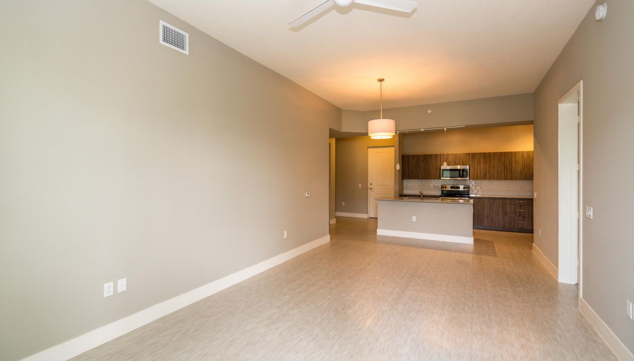 For Rent: $2,850 (2 beds, 2 baths, 1193 Square Feet)