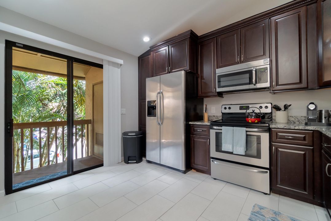 Active With Contract: $345,000 (3 beds, 2 baths, 1300 Square Feet)