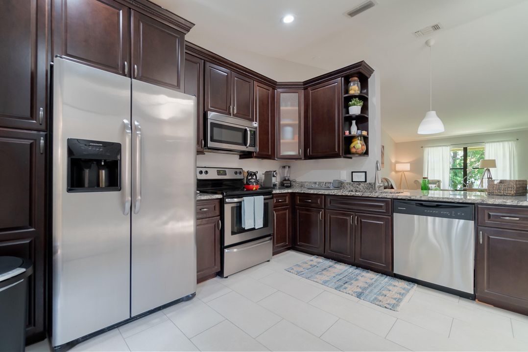 Active With Contract: $345,000 (3 beds, 2 baths, 1300 Square Feet)