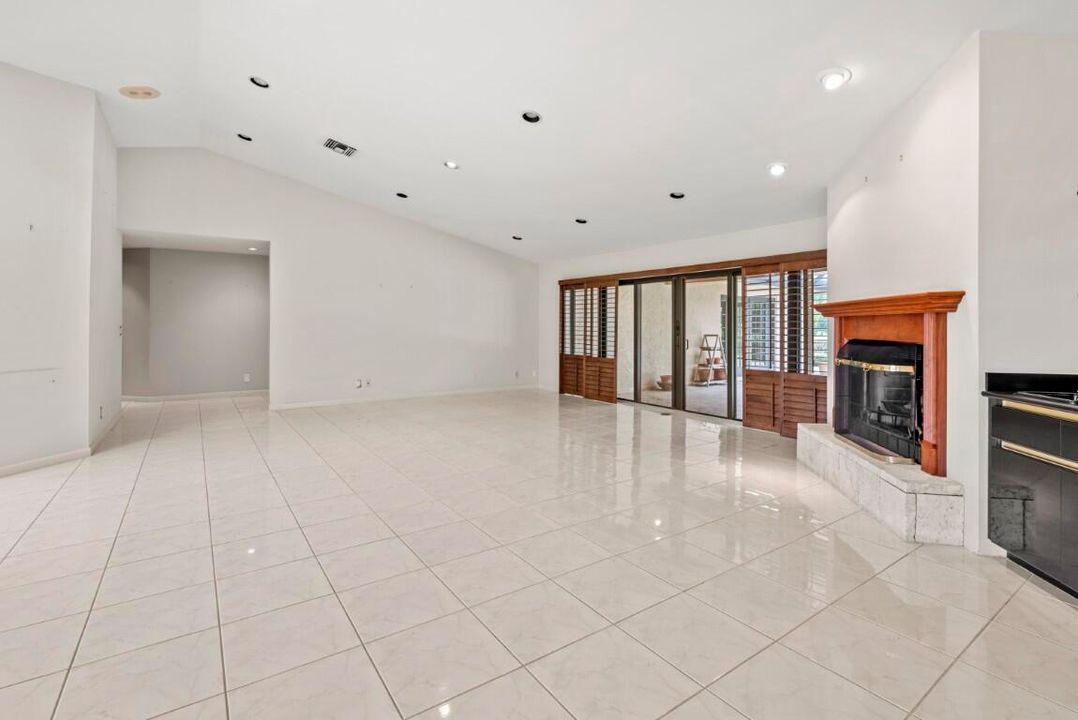 En Venta: $1,035,000 (4 camas, 3 baños, 3324 Pies cuadrados)