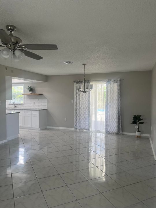 For Sale: $269,900 (2 beds, 2 baths, 975 Square Feet)