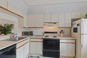 For Sale: $219,000 (2 beds, 2 baths, 1150 Square Feet)