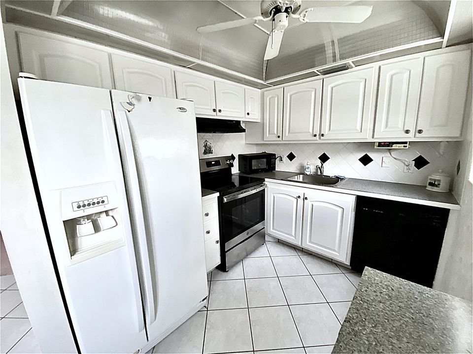 For Sale: $132,000 (2 beds, 1 baths, 820 Square Feet)