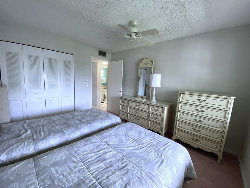 For Sale: $132,000 (2 beds, 1 baths, 820 Square Feet)