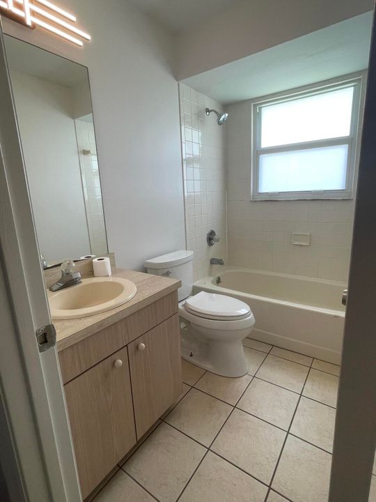 For Rent: $2,500 (3 beds, 2 baths, 1263 Square Feet)