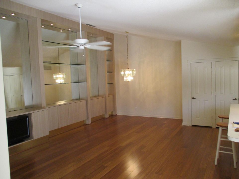 For Rent: $2,550 (2 beds, 2 baths, 1200 Square Feet)