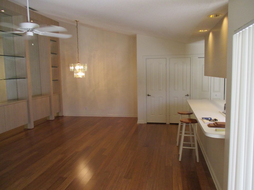 For Rent: $2,550 (2 beds, 2 baths, 1200 Square Feet)