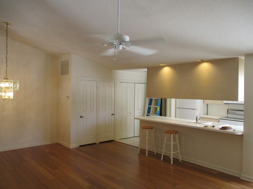 For Rent: $2,550 (2 beds, 2 baths, 1200 Square Feet)