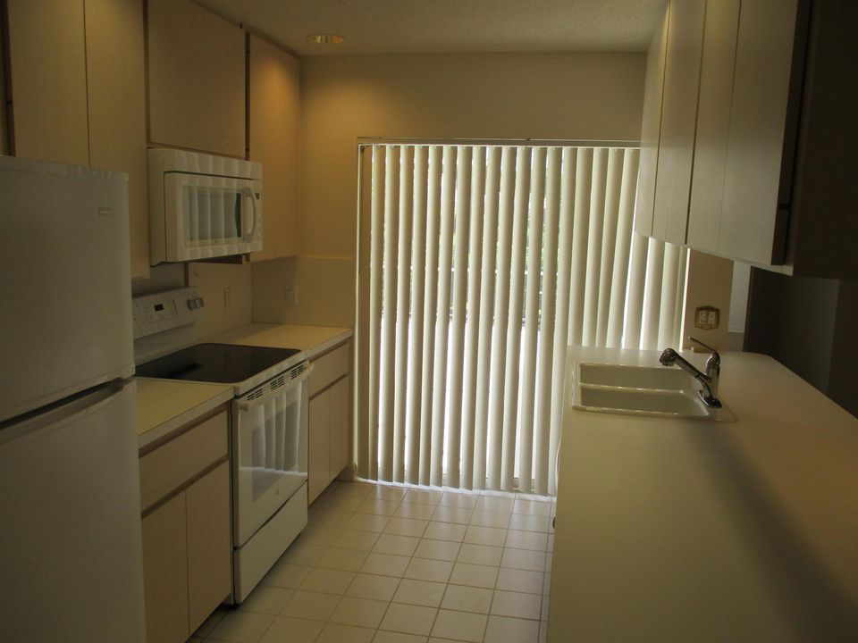 For Rent: $2,550 (2 beds, 2 baths, 1200 Square Feet)