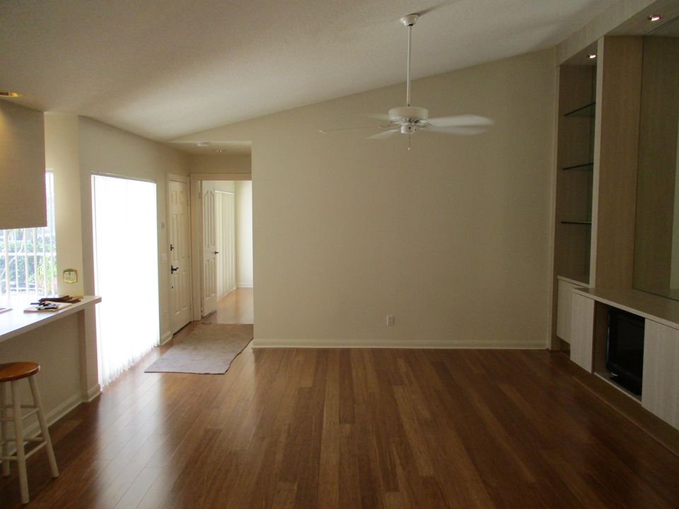 For Rent: $2,550 (2 beds, 2 baths, 1200 Square Feet)