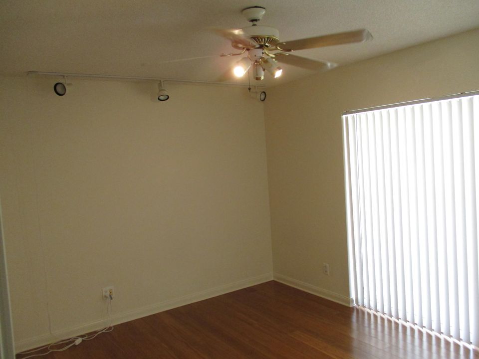 For Rent: $2,550 (2 beds, 2 baths, 1200 Square Feet)