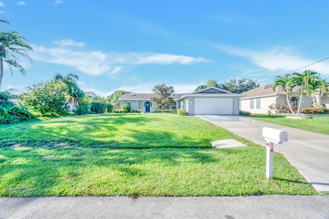 Active With Contract: $409,900 (3 beds, 2 baths, 1630 Square Feet)