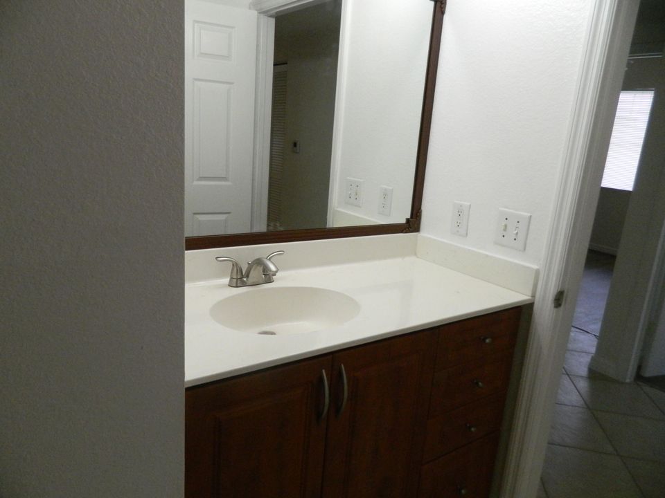 For Rent: $2,650 (3 beds, 2 baths, 1381 Square Feet)