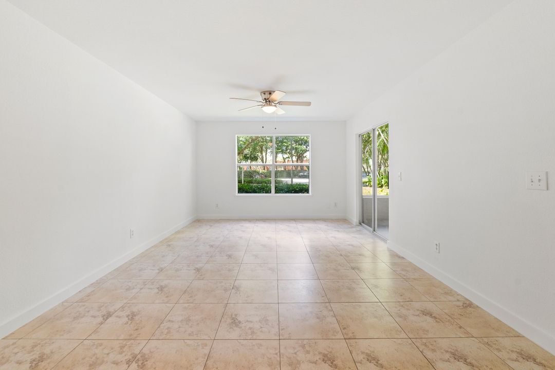 Active With Contract: $1,690 (1 beds, 1 baths, 672 Square Feet)