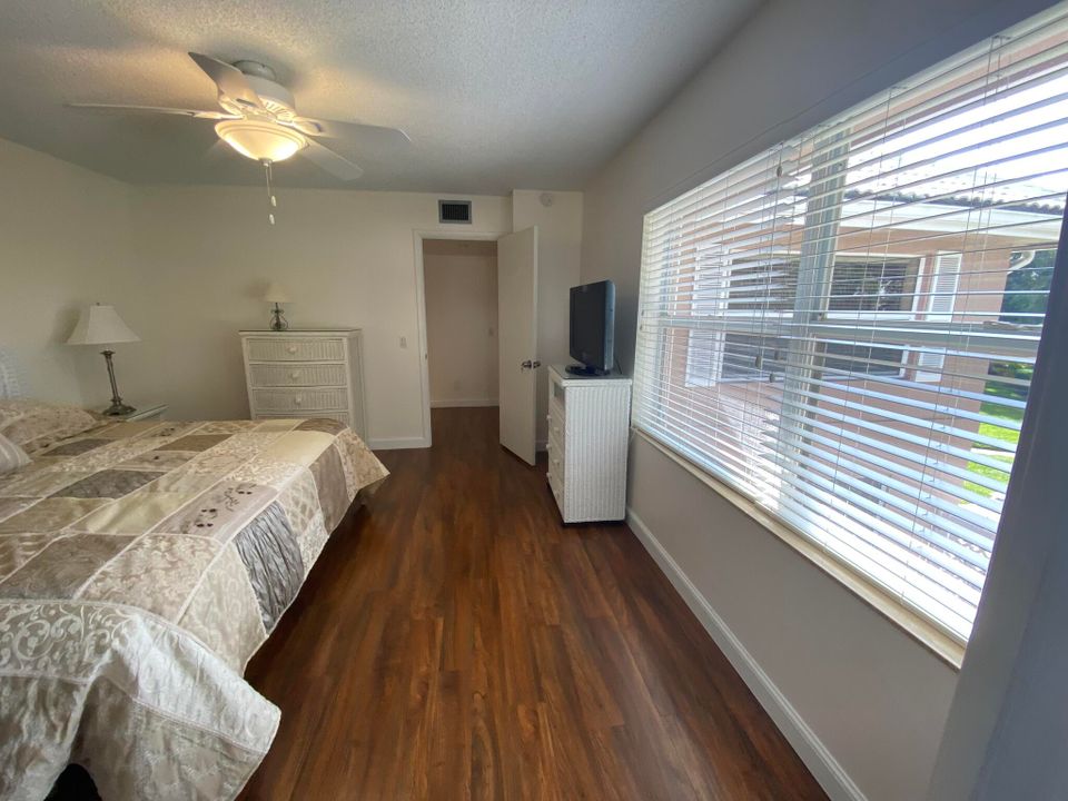 For Rent: $2,400 (2 beds, 2 baths, 1350 Square Feet)