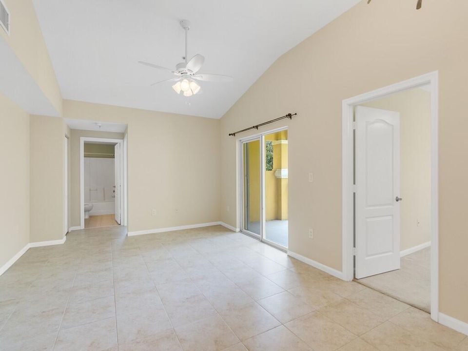 For Sale: $249,900 (2 beds, 2 baths, 1070 Square Feet)