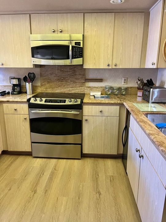 For Rent: $9,000 (3 beds, 2 baths, 2206 Square Feet)